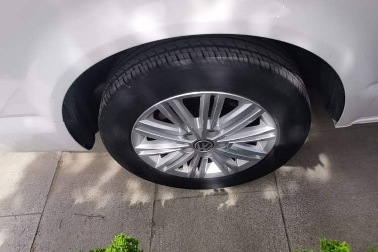 Used Volkswagen Caravelle 2015 2.0 TSI Four-Wheel Drive Comfort Edition Right Rear Wheel Hub