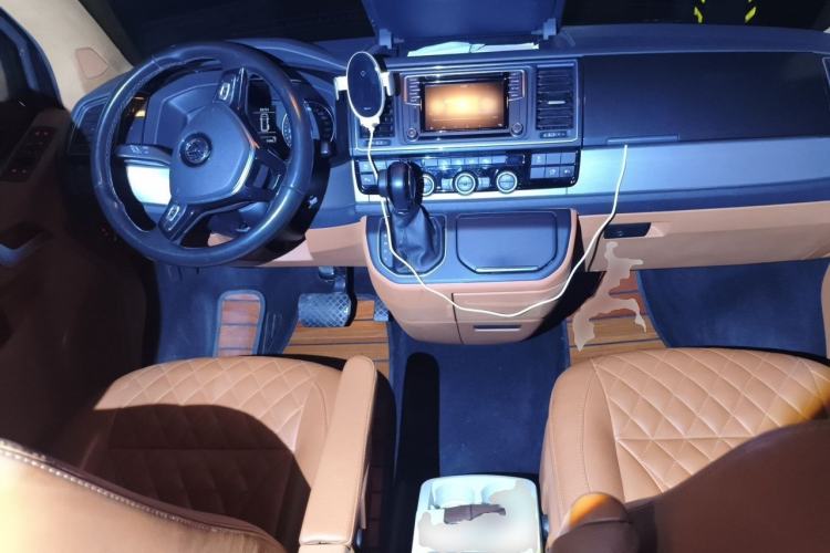 Used Volkswagen Caravelle  Center Console