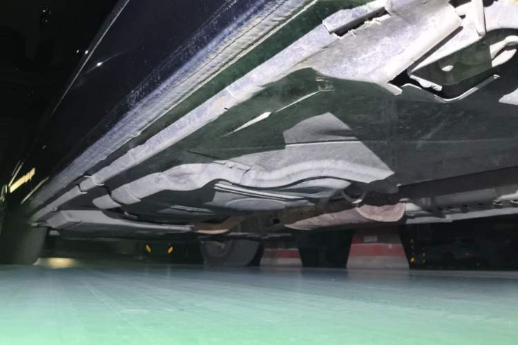 Used Volkswagen Caravelle  Chassis Rear Left