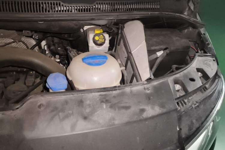 Used Volkswagen Caravelle  Engine Bay Left