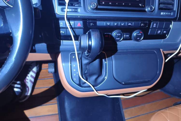 Used Volkswagen Caravelle  Gear Lever