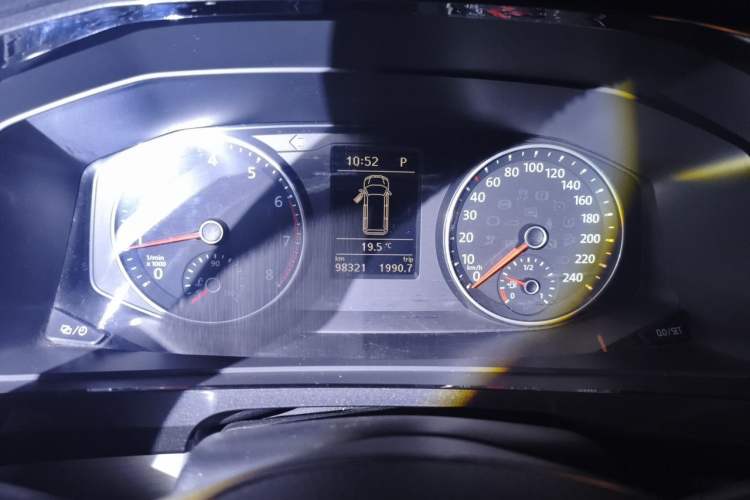 Used Volkswagen Caravelle  Instrument Cluster