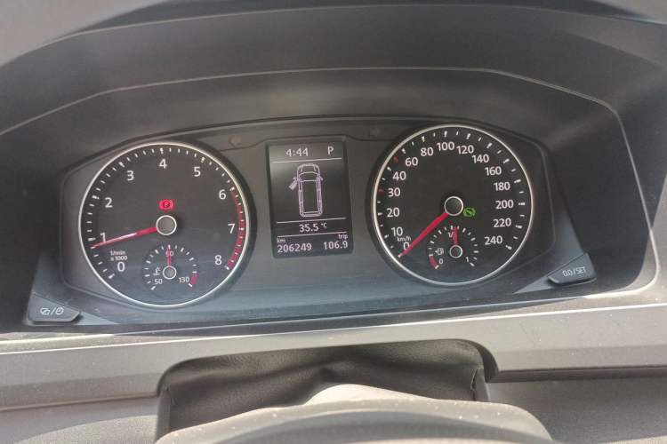 Used Volkswagen Caravelle 2016 2.0 TSI 4x4 Comfort Edition 9 Seats Instrument Cluster