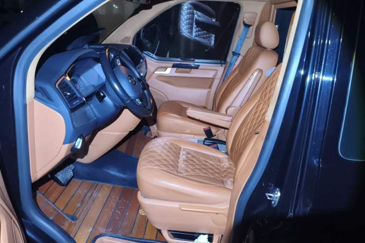 Used Volkswagen Caravelle  Left Front Seat