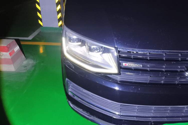 Used Volkswagen Caravelle  Right Front Headlight