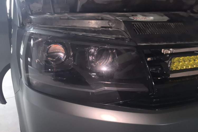 Used Volkswagen Caravelle 2016 2.0 TSI 4x4 Comfort Edition 9 Seats Right Front Headlight