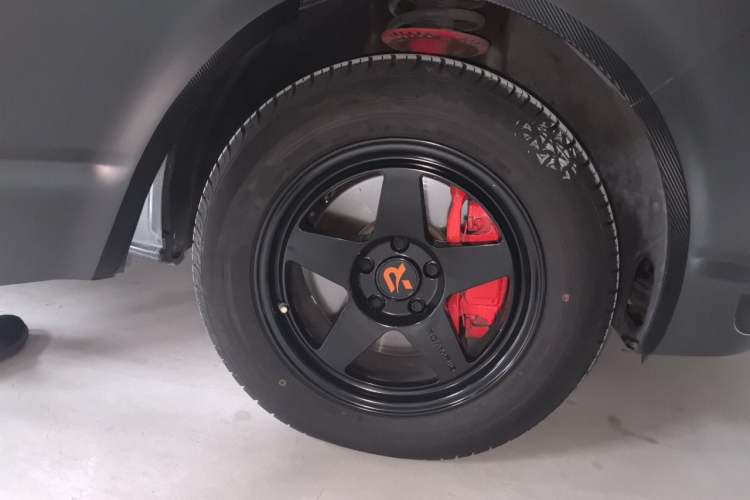 Used Volkswagen Caravelle 2016 2.0 TSI 4x4 Comfort Edition 9 Seats Right Front Wheel Hub