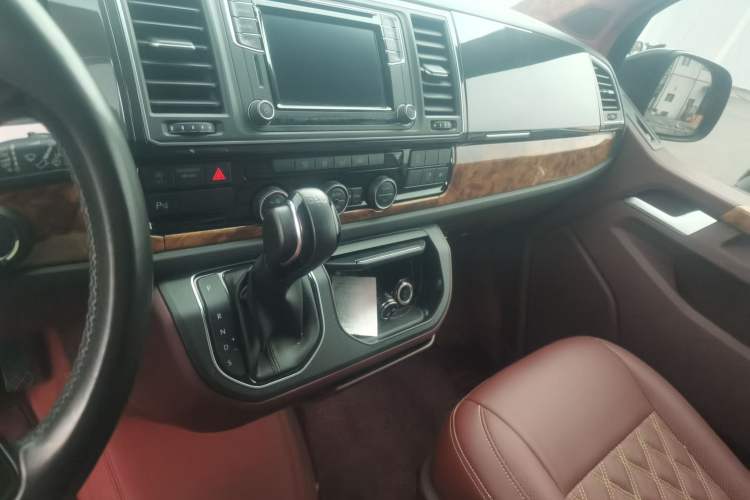 Used Volkswagen Caravelle 2017 2.0 TSI 4x4 Comfort Edition 7-Seater Audio And AC Panel