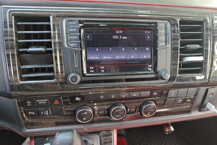 Used Volkswagen Caravelle 2017 2.0 TSI 4x4 Comfort Edition 7-Seater Audio And AC Panel