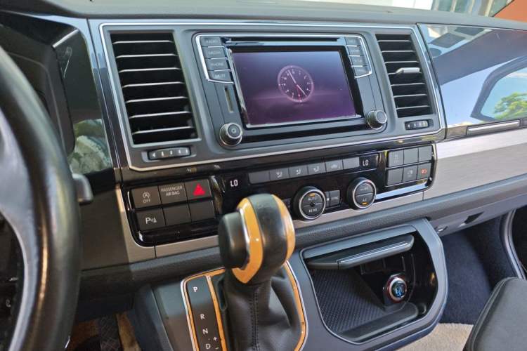 Used Volkswagen Caravelle 2017 2.0 TSI 4x4 Comfort Edition 7-Seater Audio And AC Panel