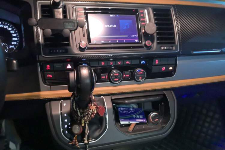 Used Volkswagen Caravelle  Audio And AC Panel