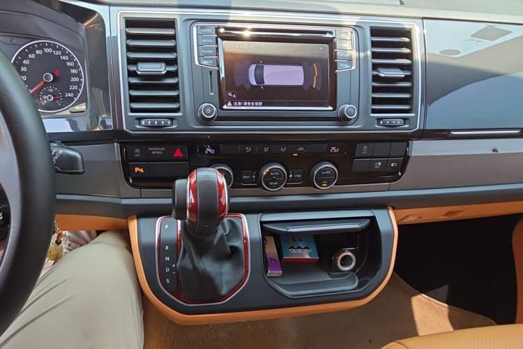 Used Volkswagen Caravelle  Audio And AC Panel