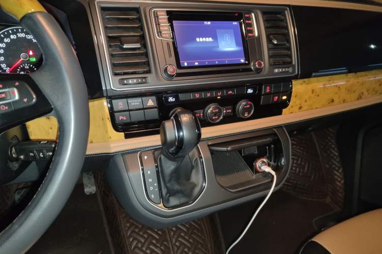 Used Volkswagen Caravelle  Audio And AC Panel