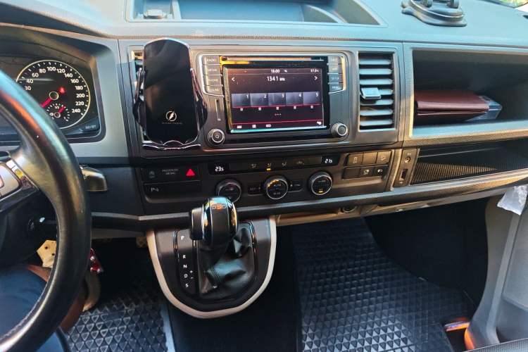 Used Volkswagen Caravelle 2017 2.0 TSI 4x4 Comfort Edition 7-Seater Audio And AC Panel