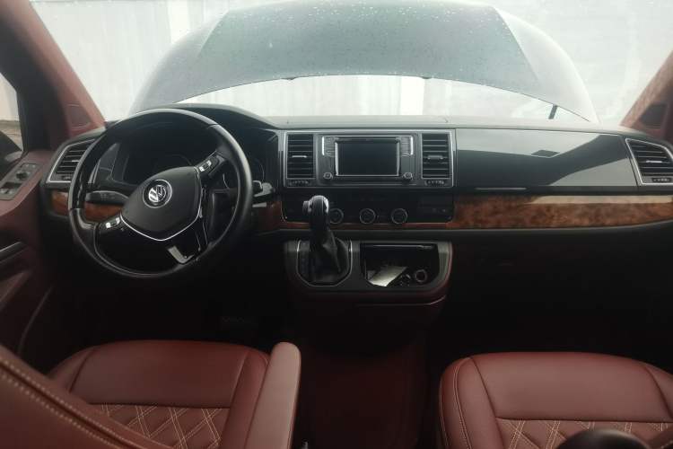 Used Volkswagen Caravelle 2017 2.0 TSI 4x4 Comfort Edition 7-Seater Center Console