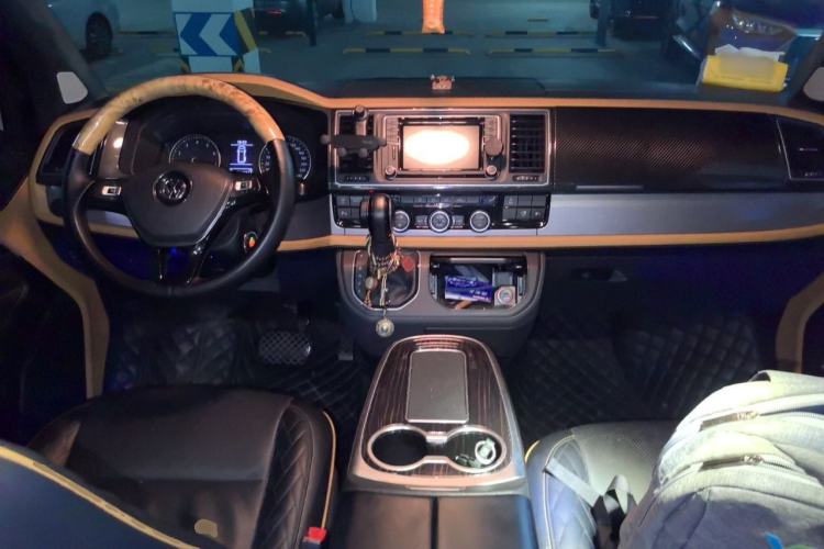 Used Volkswagen Caravelle  Center Console