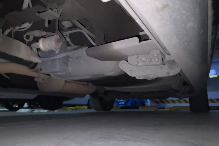 Used Volkswagen Caravelle  Chassis Front Left