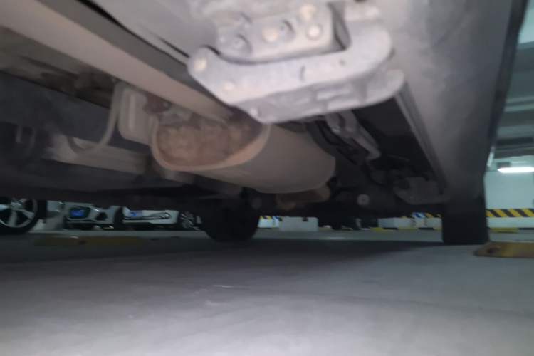 Used Volkswagen Caravelle  Chassis Rear Right