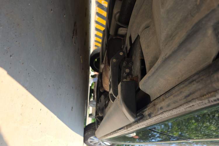 Used Volkswagen Caravelle  Chassis Rear Right