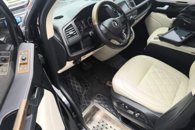 Used Volkswagen Caravelle 2017 2.0 TSI 4x4 Comfort Edition 7-Seater Driver Seat