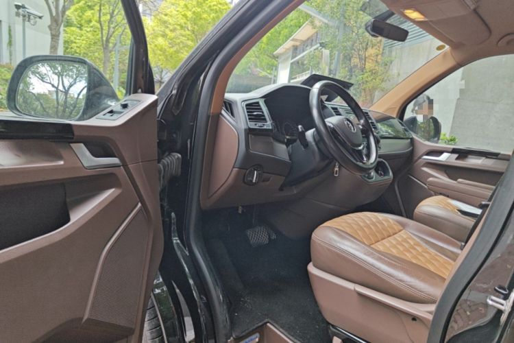 Used Volkswagen Caravelle 2017 2.0 TSI 4x4 Luxury Edition 7-Seater Driver Seat