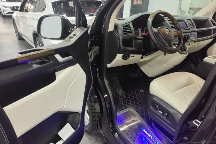 Used Volkswagen Caravelle 2017 2.0 TSI 4x4 Comfort Edition 7-Seater Driver Seat