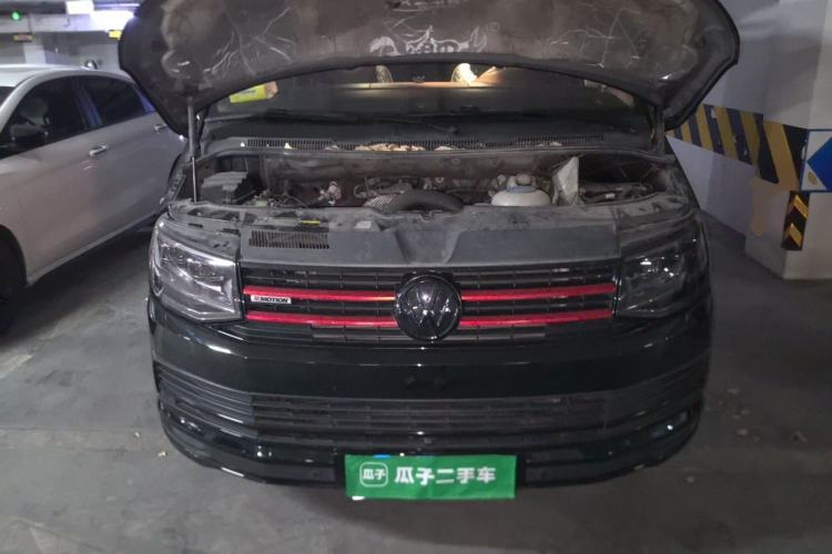 Used Volkswagen Caravelle  Engine Bay