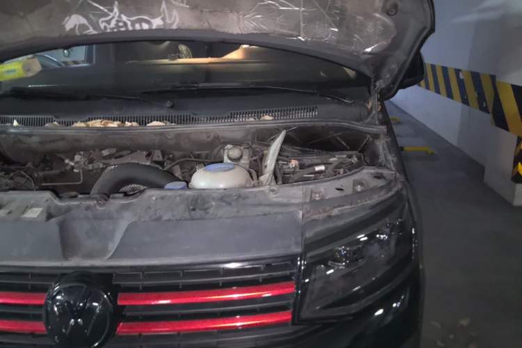 Used Volkswagen Caravelle  Engine Bay Left