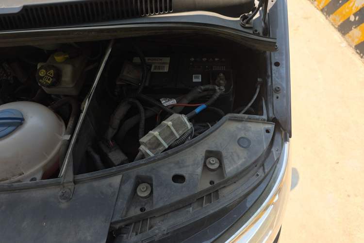 Used Volkswagen Caravelle  Engine Bay Left
