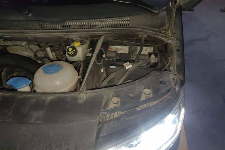 Used Volkswagen Caravelle  Engine Bay Left
