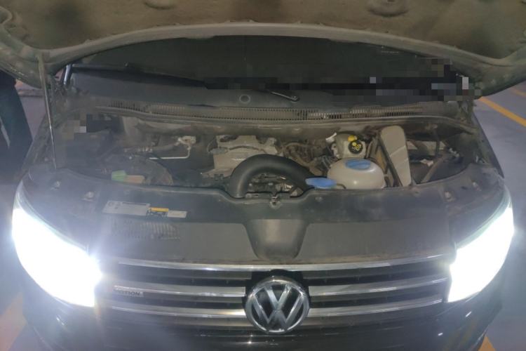Used Volkswagen Caravelle  Engine Bay