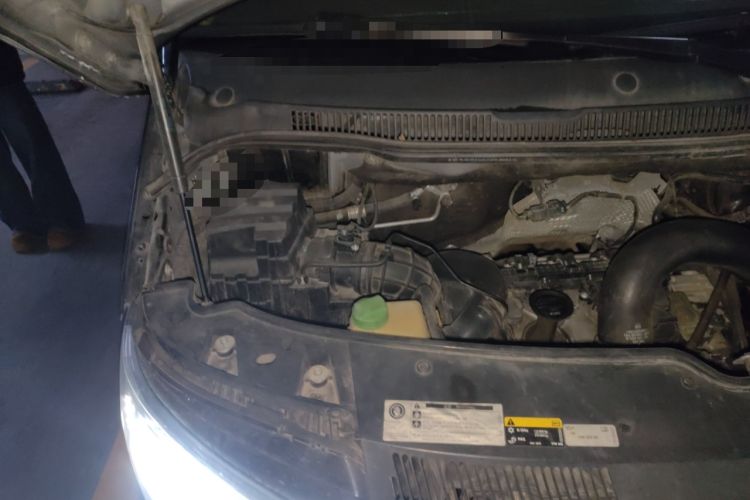 Used Volkswagen Caravelle  Engine Bay Right