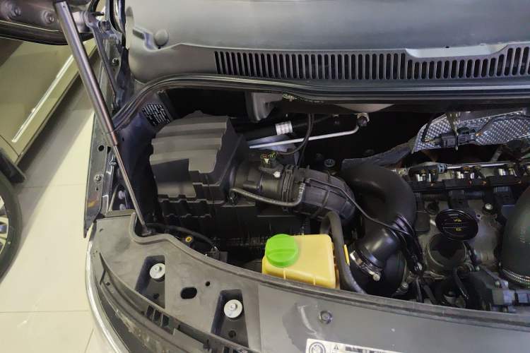 Used Volkswagen Caravelle 2017 2.0 TSI 4x4 Luxury Edition 7-Seater Engine Bay Right