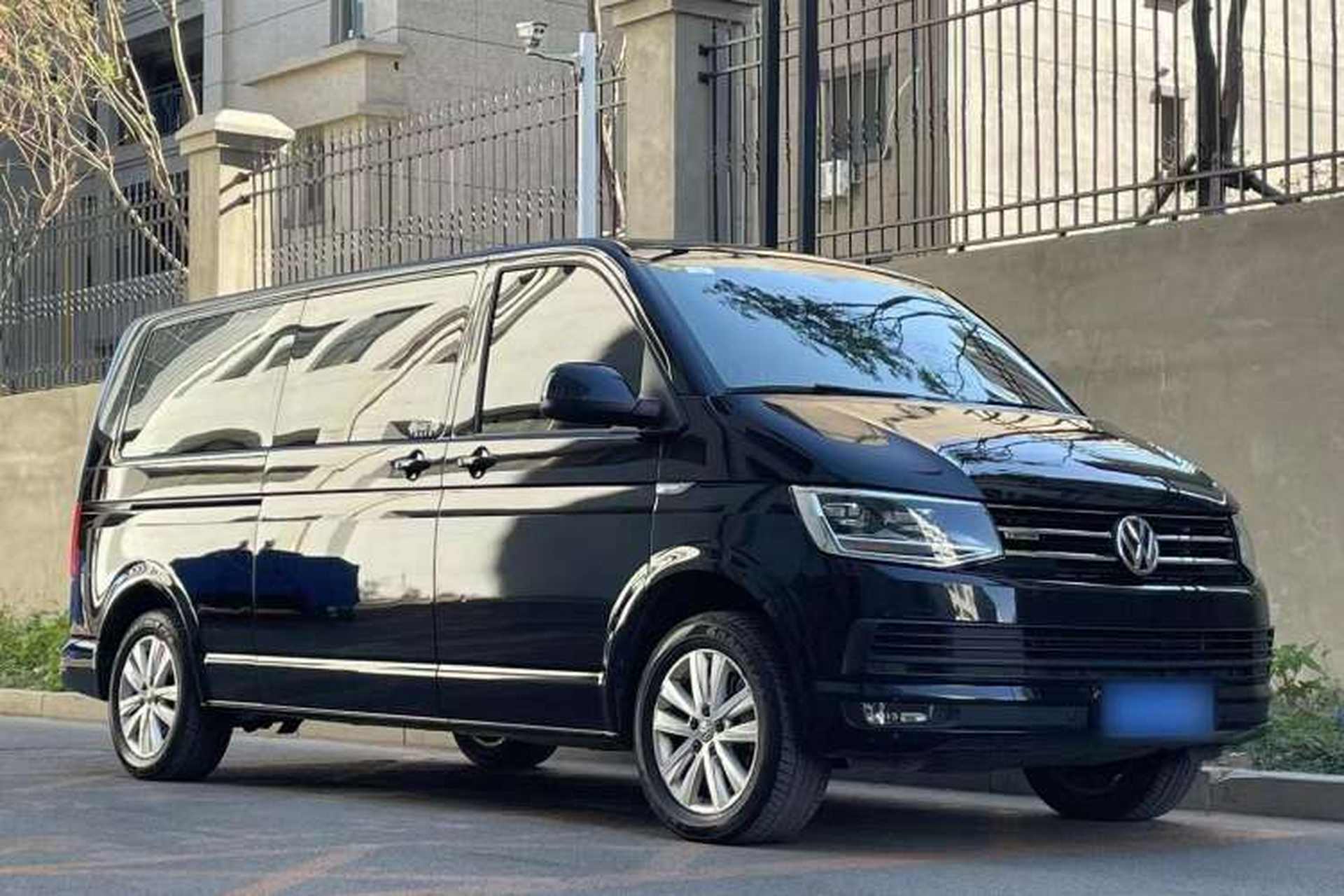 Used Volkswagen Caravelle 2017 2.0 TSI 4x4 Luxury Edition 7-Seater Exterior 1