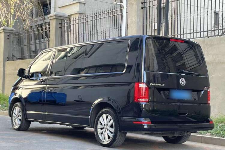 Used Volkswagen Caravelle 2017 2.0 TSI 4x4 Luxury Edition 7-Seater Exterior 2