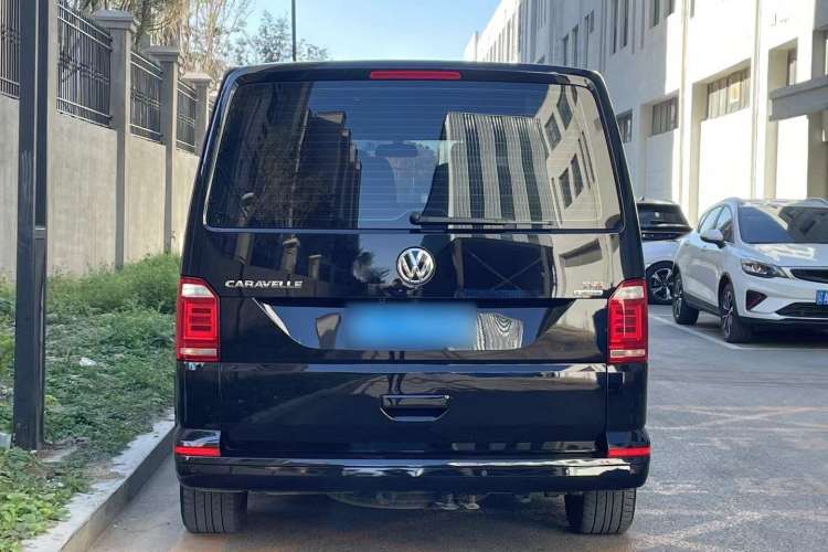 Used Volkswagen Caravelle 2017 2.0 TSI 4x4 Luxury Edition 7-Seater Exterior 3