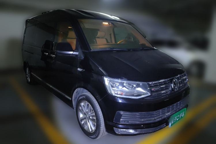 Used Volkswagen Caravelle  Front Right 45 Deg