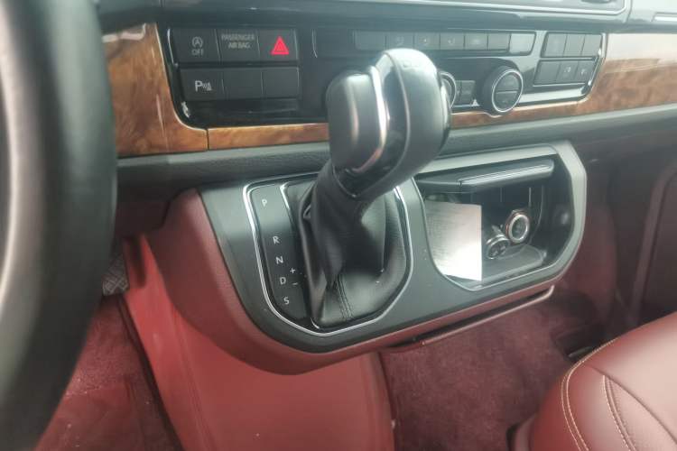 Used Volkswagen Caravelle 2017 2.0 TSI 4x4 Comfort Edition 7-Seater Gear Lever