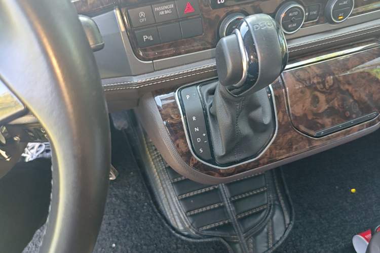 Used Volkswagen Caravelle 2017 2.0 TSI 4x4 Luxury Edition 7-Seater Gear Lever