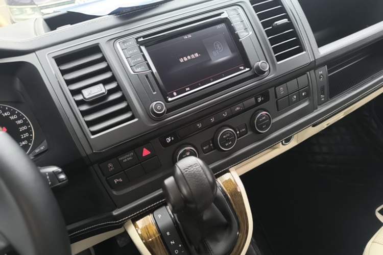 Used Volkswagen Caravelle 2017 2.0 TSI 4x4 Comfort Edition 7-Seater Gear Lever