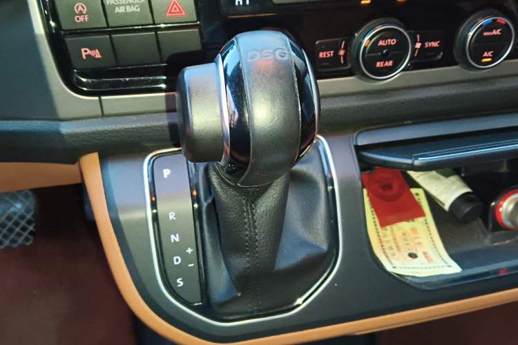 Used Volkswagen Caravelle 2017 2.0 TSI 4x4 Comfort Edition 7-Seater Gear Lever