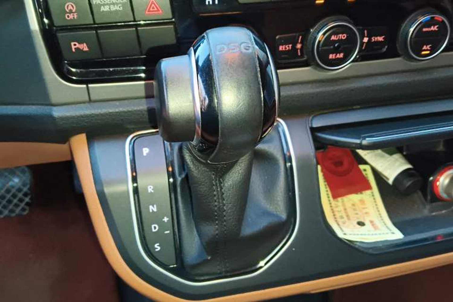 Used Volkswagen Caravelle 2017 2.0 TSI 4x4 Comfort Edition 7-Seater Gear Lever