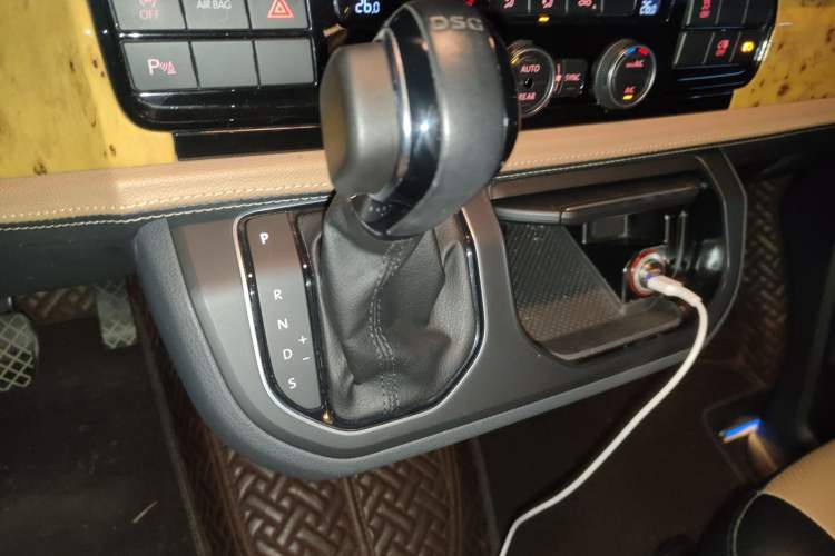 Used Volkswagen Caravelle  Gear Lever