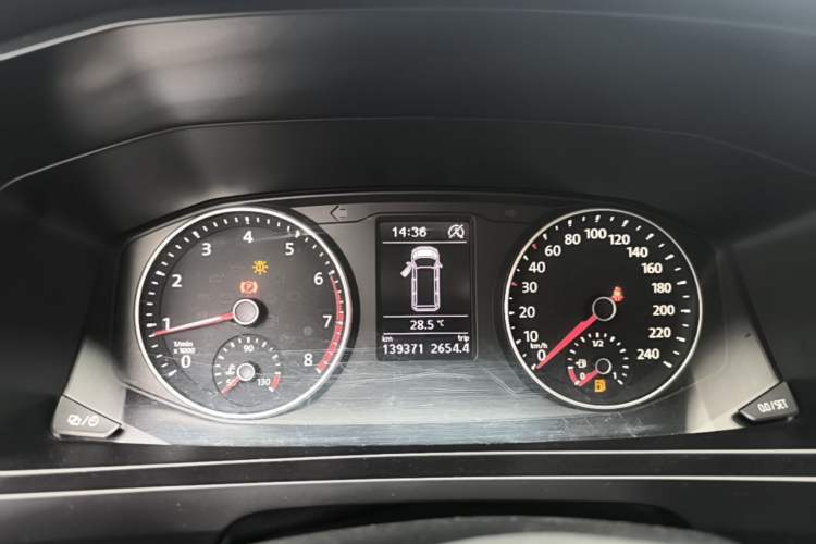 Used Volkswagen Caravelle 2017 2.0 TSI 4x4 Comfort Edition 7-Seater Instrument Cluster