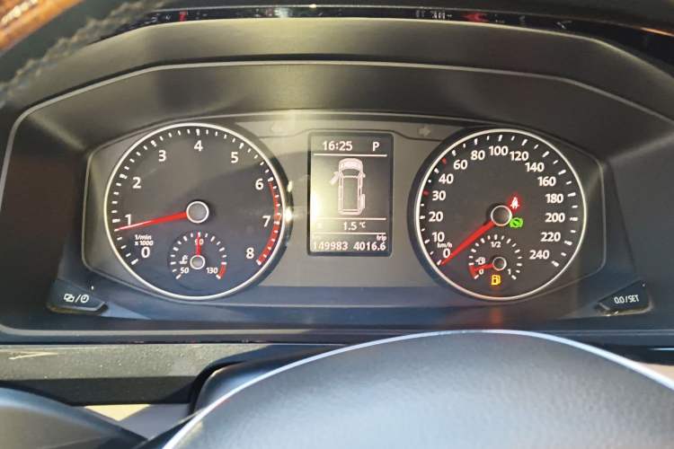 Used Volkswagen Caravelle 2017 2.0 TSI 4x4 Comfort Edition 7-Seater Instrument Cluster