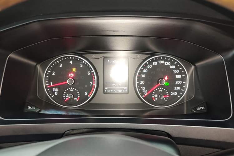Used Volkswagen Caravelle 2017 2.0 TSI 4x4 Comfort Edition 7-Seater Instrument Cluster