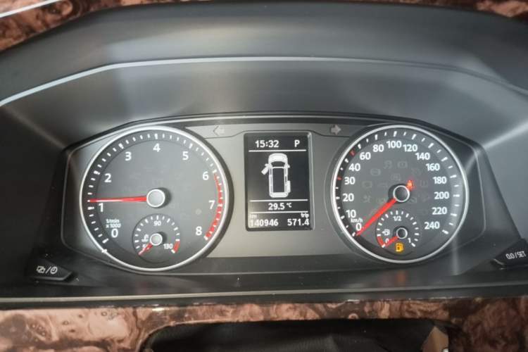 Used Volkswagen Caravelle 2017 2.0 TSI 4x4 Luxury Edition 7-Seater Instrument Cluster