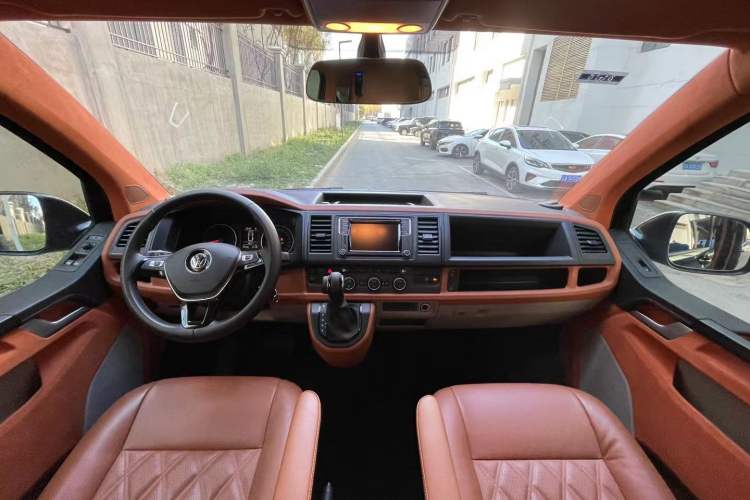 Used Volkswagen Caravelle 2017 2.0 TSI 4x4 Luxury Edition 7-Seater Interior 1