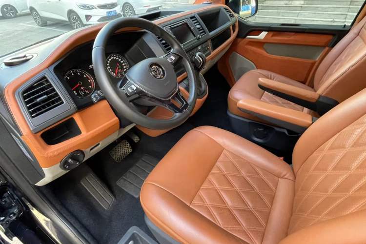 Used Volkswagen Caravelle 2017 2.0 TSI 4x4 Luxury Edition 7-Seater Interior 2