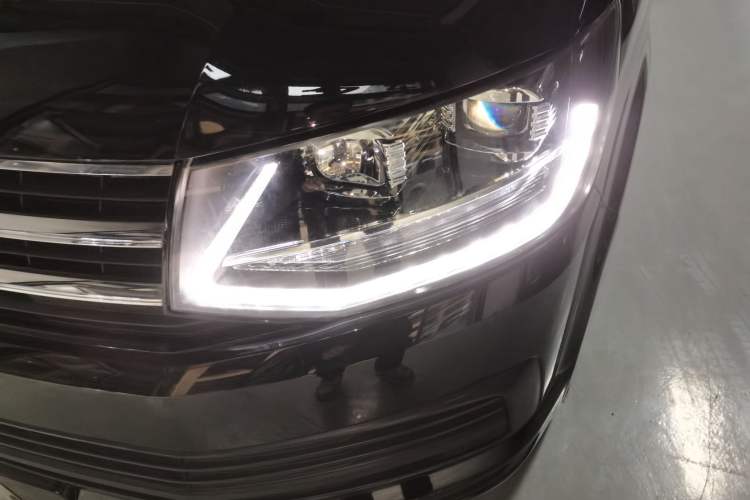 Used Volkswagen Caravelle 2017 2.0 TSI 4x4 Comfort Edition 7-Seater Left Front Headlight